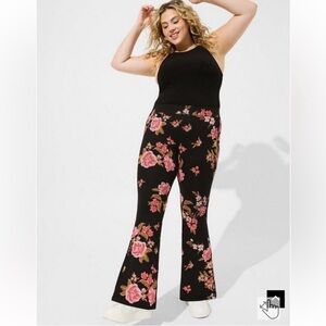 Torrid Black&Pink Floral Full Length Signature Waist Flare Pocket Legging Sz 3